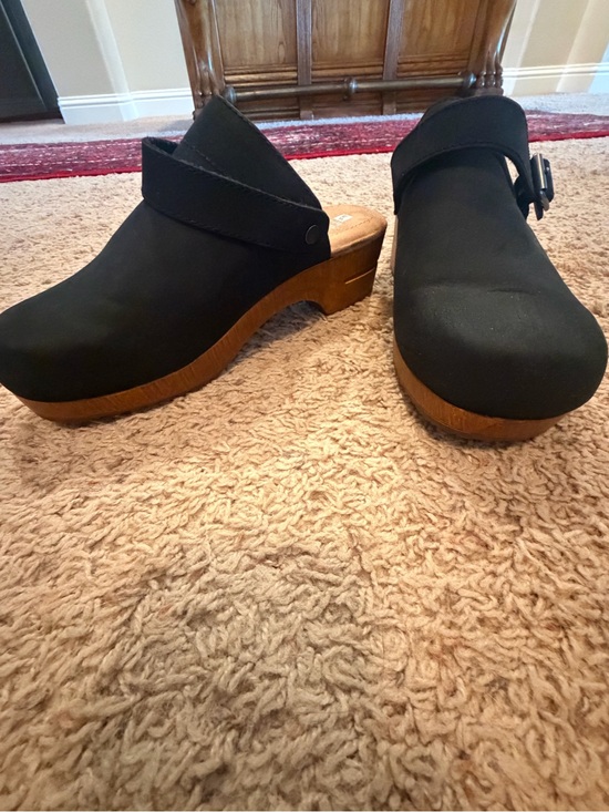 White Mountain Shoes - White Mountain Black Clog Mules with Wood-Effect Platform